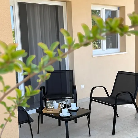 Leomar Villa